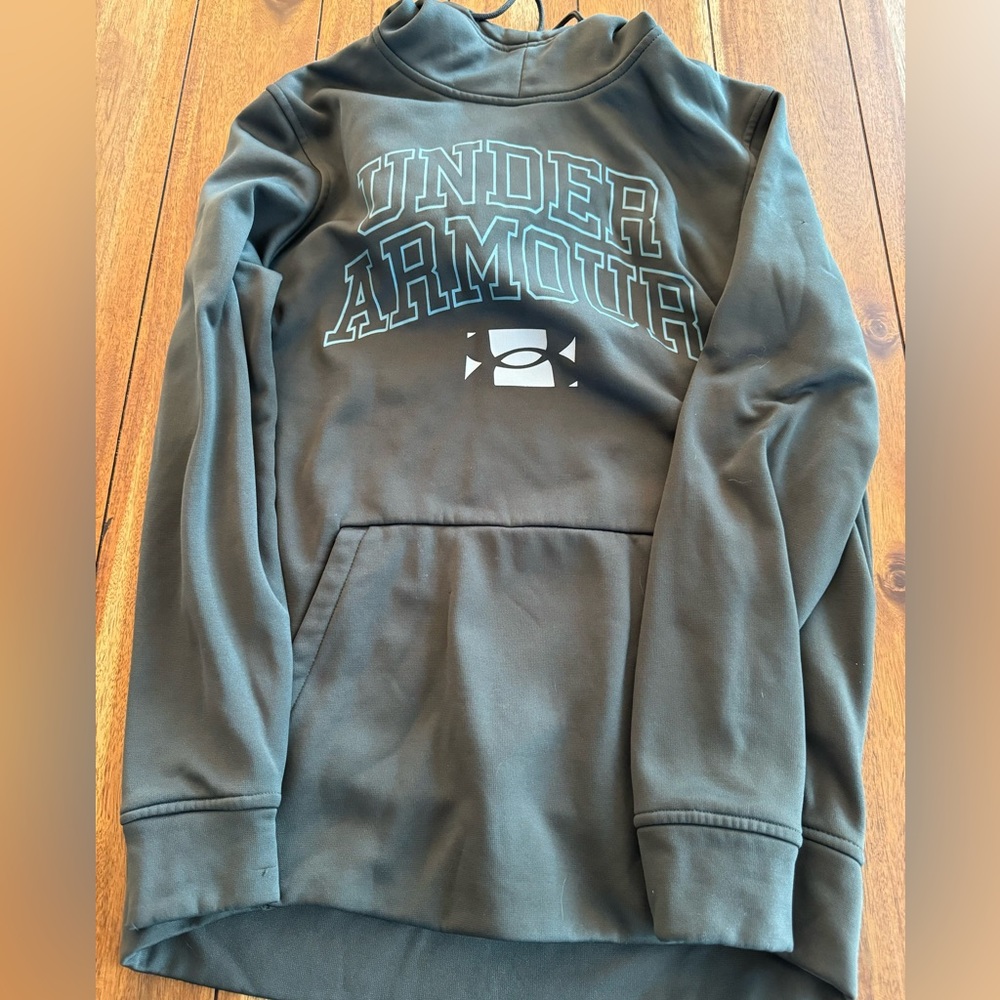 Men’s small under Armour hoodie sz small. Great condition